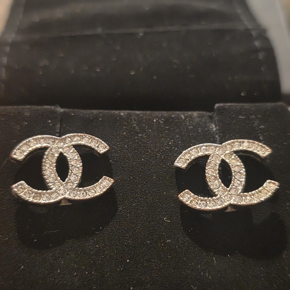 COA CHANEL Silver and Crystal Logo Earrings - Picture 4 of 10